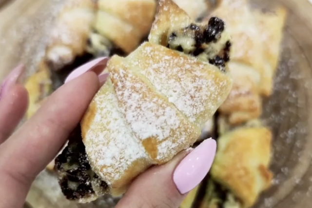 croissant al cannolo: deliziosi cornetti ripieni di ricotta light e cioccolato fondente